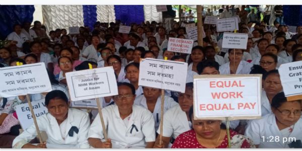 এনএইচএমৰ গোলাঘাট জিলাৰ প্ৰায় সাতশ কৰ্মচাৰীৰ ৯ দফীয়া দাবী পূৰণৰ অৰ্থে আন্দোলন