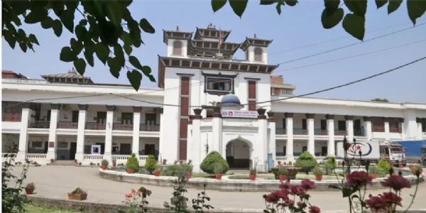 বিদেশত বাস কৰা নেপালী নাগৰিকৰ ভোটাধিকাৰৰ পৰামৰ্শ নিৰ্বাচন আয়োগৰ