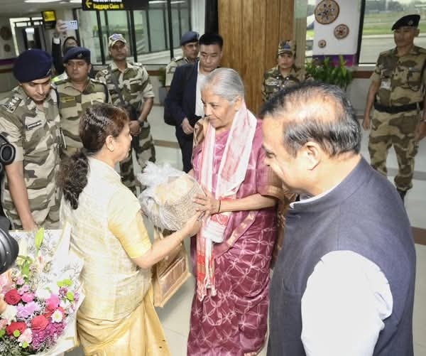 অসমত উপস্থিত কেন্দ্ৰীয় বিত্তমন্ত্ৰী নিৰ্মলা সীতাৰমণ অসমত উপস্থিত কেন্দ্ৰীয় বিত্তমন্ত্ৰী নিৰ্মলা সীতাৰমণ