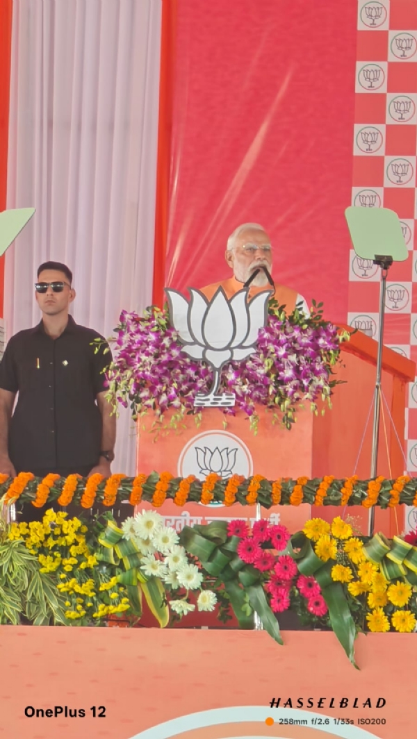 प्रधानमंत्री मोदी औरंगाबाद में जनसभा को संबोधित करते हुए प्रधानमंत्री मोदी औरंगाबाद में जनसभा को संबोधित करते हुए
