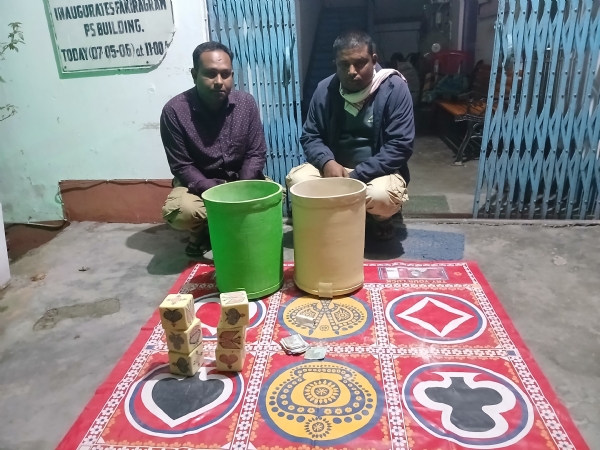 ফকিৰাগ্ৰামৰ লস্কাৰপাৰ চান্দামাৰীত আৰক্ষীৰ অভিযানত দুই গৰাকী জুৱাৰীক আটক। ফকিৰাগ্ৰামৰ লস্কাৰপাৰ চান্দামাৰীত আৰক্ষীৰ অভিযানত দুই গৰাকী জুৱাৰীক আটক।