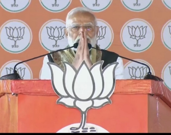 प्रधानमंत्री नरेन्द्र मोदी सीतामढ़ी में चुनावी सभा करते हुए प्रधानमंत्री नरेन्द्र मोदी सीतामढ़ी में चुनावी सभा करते हुए