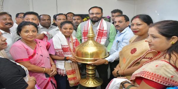 বিশ্ব চেম্পিয়ন উমাৰ গৃহত অগপৰ কাৰ্যকৰী সভাপতি কেশৱ মহন্ত