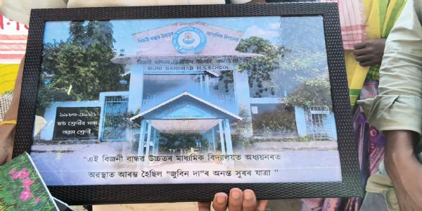 পিতৃ ৰচিত পিতৃৰ দৃষ্টিত জুবিন গাৰ্গ গ্ৰন্থত তথ্য বিভ্ৰাট