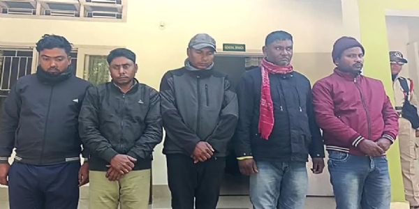 বিশ্বনাথৰ ভোলাকাটাত পাঁচটা চোৰাং চিকাৰীক গ্ৰেপ্তাৰ