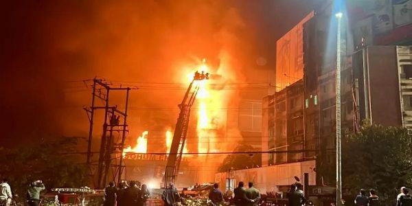 মহানগৰীৰ এ বি চিৰ ছয় মহলীয়া অট্টালিকাত ভয়ংকৰ অগ্নিকাণ্ড, এতিয়াও জ্বলি আছে জুই