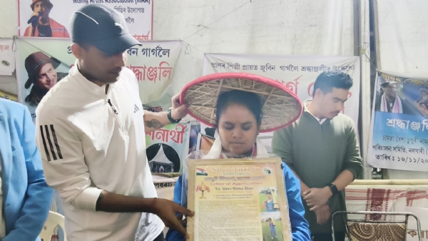 সোণাপুৰৰ জুবিন ক্ষেত্ৰত বিশ্বকাপ বিজয়ী চিমু দাস সোণাপুৰৰ জুবিন ক্ষেত্ৰত বিশ্বকাপ বিজয়ী চিমু দাস
