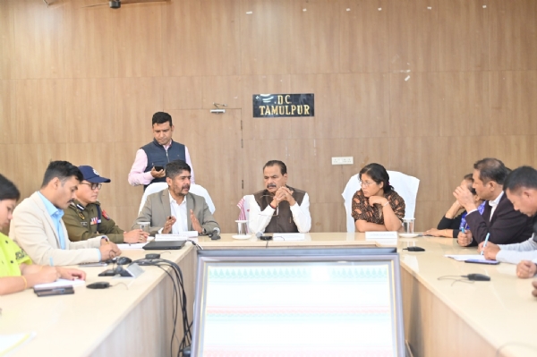 তামুলপুৰত হাতী-মানুহৰ সংঘাত সন্দৰ্ভত বনমন্ত্ৰী চন্দ্ৰমোহন পাটোৱাৰীৰ সভা। তামুলপুৰত হাতী-মানুহৰ সংঘাত সন্দৰ্ভত বনমন্ত্ৰী চন্দ্ৰমোহন পাটোৱাৰীৰ সভা।