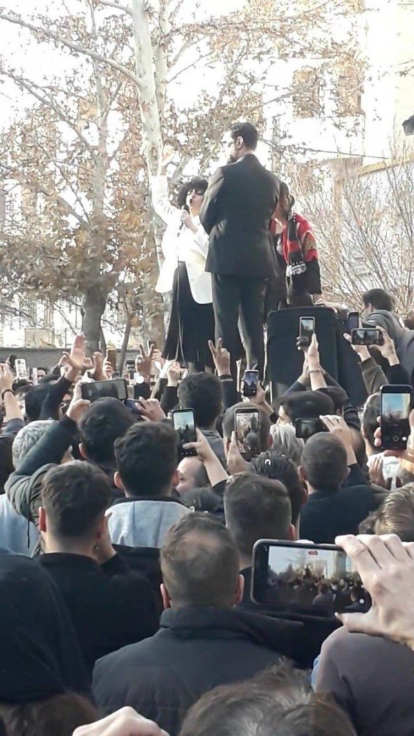 नोबेल शांति पुरस्कार से सम्मानित नरगिस मोहम्मदी गिरफ्तार नोबेल शांति पुरस्कार से सम्मानित नरगिस मोहम्मदी गिरफ्तार