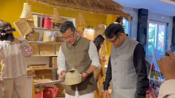 সোণাপুৰৰ মে’ ফেয়াৰ ৰিজ’ৰ্টত আড়ম্বৰপূৰ্ণ অনুষ্ঠান সোণাপুৰৰ মে’ ফেয়াৰ ৰিজ’ৰ্টত আড়ম্বৰপূৰ্ণ অনুষ্ঠান