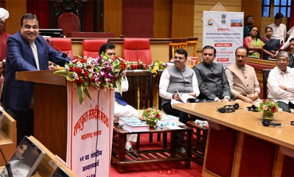 फोटो: लेजिस्लेटिव काउंसिल को संबोधित करते हुए केंद्रीयमंत्री नितीन गडकरी फोटो: लेजिस्लेटिव काउंसिल को संबोधित करते हुए केंद्रीयमंत्री नितीन गडकरी