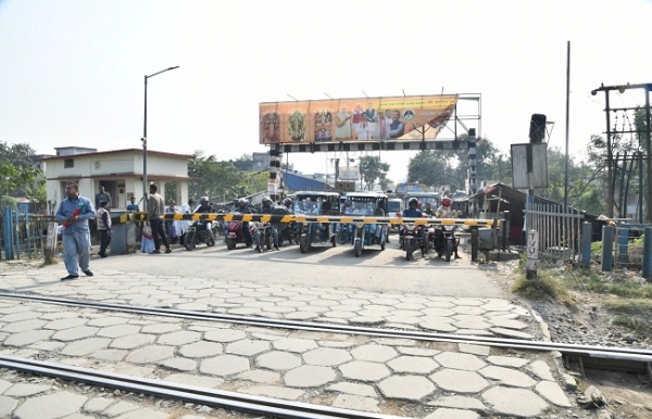 উত্তৰ-পূব সীমান্ত ৰেলৱেৰ লেভেল ক্ৰছিং গেটসমূহত সুৰক্ষা ব্যৱস্থাৰ বৃদ্ধি