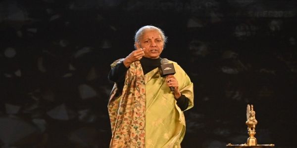 শুল্কৰ জৰিয়তে বিশ্ব বাণিজ্যক অস্ত্ৰ ৰূপে সজোৱা হৈছেঃ নিৰ্মলা সীতাৰমণ