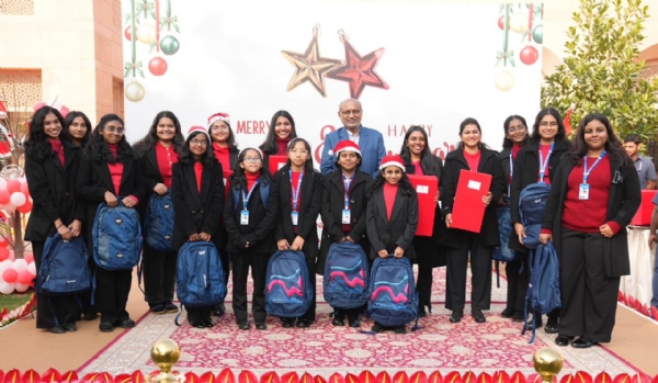 শিশু আৰু অতিথিসকলৰ সৈতে উপৰাষ্ট্ৰপতি