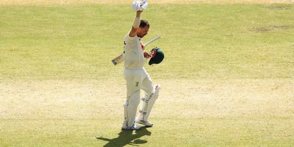 ট্ৰেভিছ হেডৰ শতকৰ ফলত অষ্ট্ৰেলিয়াৰ সৱল স্থিতি,এছেছৰ ওপৰত দখল আৰু অধিক শক্তিশালী