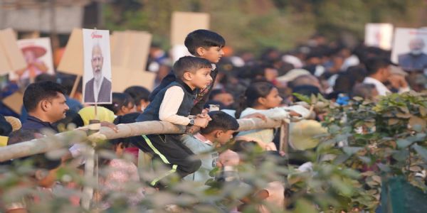 গুৱাহাটীৰ ৰাজপথত প্ৰধানমন্ত্ৰী মোডীৰ ৰোডশ্ব’ৰ সাক্ষী হাজাৰ হাজাৰ লোক