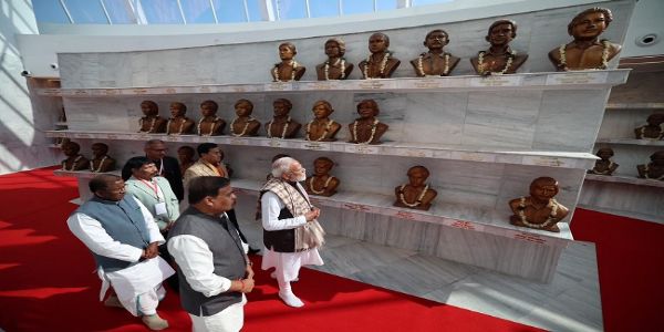 বৰাগাঁৱৰ শ্বহীদ স্মাৰক ক্ষেত্ৰত অসম আন্দোলনৰ শ্বহীদ সকলক প্ৰধানমন্ত্ৰীৰ শ্ৰদ্ধাঞ্জলি জ্ঞাপন