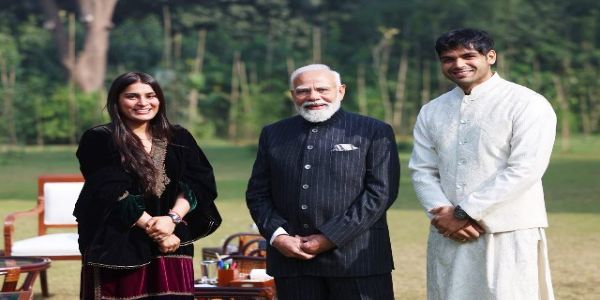 নীৰজ চোপ্ৰাৰ পত্নীৰ সৈতে প্ৰধানমন্ত্ৰীক সাক্ষাৎ