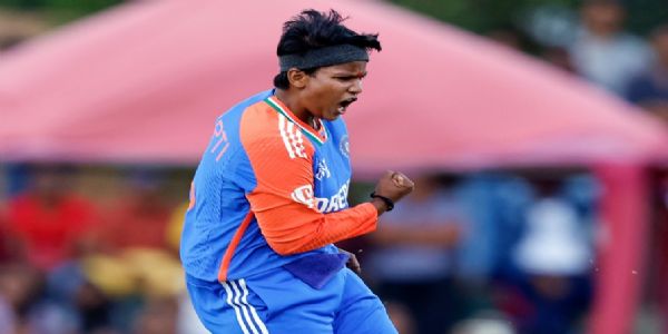 আইচিচি ৰেংকিঙ: দীপ্তি শৰ্মা ১ নং টি-২০ বলাৰ