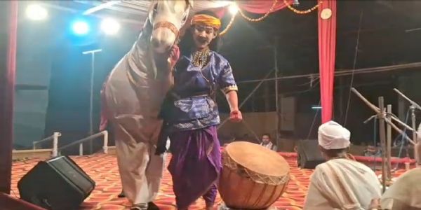 বৰহোলাত অনুষ্ঠিত শিশু ভাওনা সমাৰোহৰ দ্বিতীয় নিশা অগণন দৰ্শকৰ উথপথপ পৰিস্থিতি