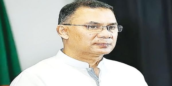 খালেদা জিয়াৰ পুত্ৰ তাৰিক ১৭ বছৰৰ পাছত পত্নী আৰু কন্যাৰ সৈতে কাইলৈ উভতিব লণ্ডনৰ পৰা বাংলাদেশলৈ