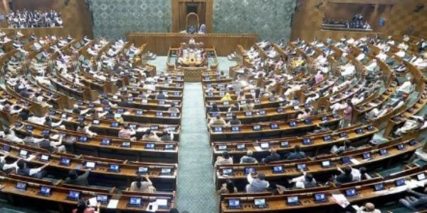 লোকসভাৰ সদস্যসকলে লাভ কৰিলে নিজৰ পছন্দৰ ভাষাত বক্তব্য ৰখাৰ সুবিধা; প্ৰধানমন্ত্ৰীৰ এই পদক্ষেপক প্ৰশংসা