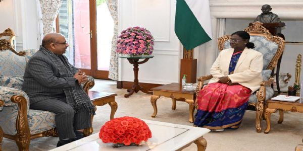 দিল্লী বিধানসভাৰ অধ্যক্ষৰ ৰাষ্ট্ৰপতিক সাক্ষাৎ