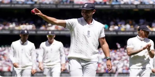 বক্সিং ডে টেষ্টঃ প্ৰথম দিনাই ২০ উইকেট পৰিল, ইংলেণ্ডে পুনৰ বেক ফুটত, অষ্ট্ৰেলিয়াৰ ৪৬ ৰানৰ অগ্ৰগতি
