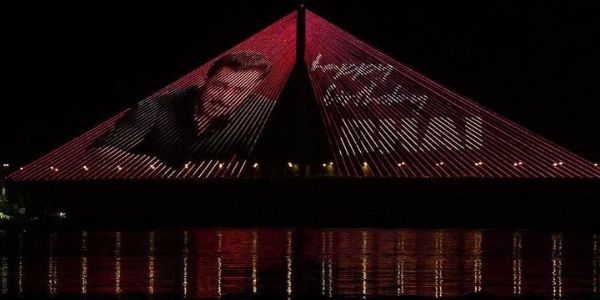 ছলমান খানৰ জন্মদিনত বিশেষ পদক্ষেপ, ৰং বিৰিঙৰ পোহৰেৰে আলোকিত মুম্বাই ছি লিংক