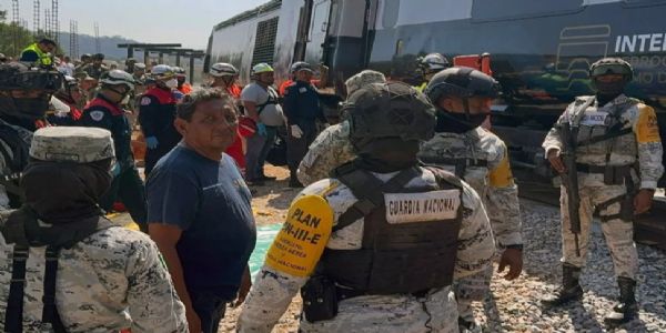 মেক্সিকোত ৰে’ল দুৰ্ঘটনাত ১৩ জন যাত্ৰী নিহত, ৯৮ জন আহত