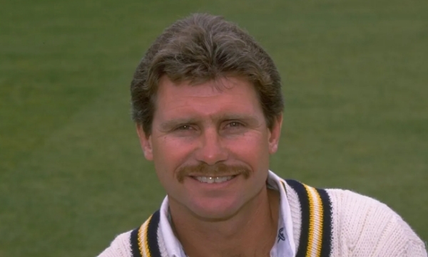 इंग्लैंड क्रिकेट टीम के पूर्व दिग्गज बल्लेबाज़ रॉबिन स्मिथ इंग्लैंड क्रिकेट टीम के पूर्व दिग्गज बल्लेबाज़ रॉबिन स्मिथ