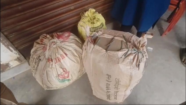 জাগীৰোডৰ ঘুনুচাত অবৈধ দৰৱৰ ৰমৰমীয়া বেহা জাগীৰোডৰ ঘুনুচাত অবৈধ দৰৱৰ ৰমৰমীয়া বেহা