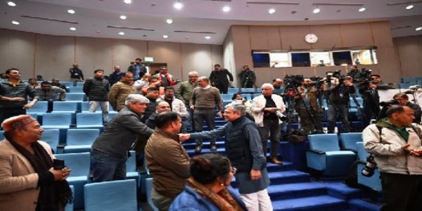 অশ্বিনী বৈষ্ণৱৰ তৰফৰ পৰা সংবাদ মাধ্যমক নতুন বছৰৰ শুভেচ্ছা