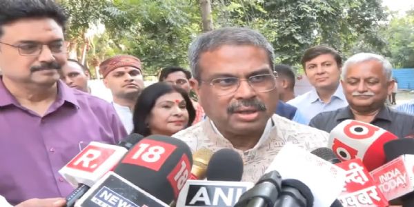 তিৰুপৰকুন্দ্ৰম পাহাৰত বন্তি প্ৰজ্বলনত আমাক কোনেও বাধা দিব নোৱাৰে: ধৰ্মেন্দ্ৰ প্ৰধান