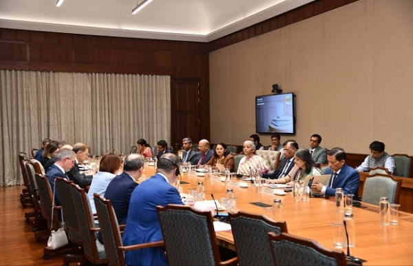 रूस के प्रथम उपप्रधानमंत्री डेनिस मेंटुरोव के साथ मुलाकात करते वित्त मंत्री रूस के प्रथम उपप्रधानमंत्री डेनिस मेंटुरोव के साथ मुलाकात करते वित्त मंत्री