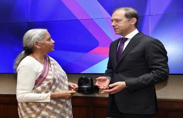 रूस के प्रथम उपप्रधानमंत्री डेनिस मेंटुरोव के साथ मुलाकात करते वित्त मंत्री रूस के प्रथम उपप्रधानमंत्री डेनिस मेंटुरोव के साथ मुलाकात करते वित्त मंत्री