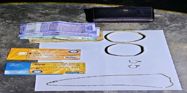 সোণৰ গহণা চুৰি কৰাৰ অপৰাধত এজনক গ্ৰেপ্তাৰ