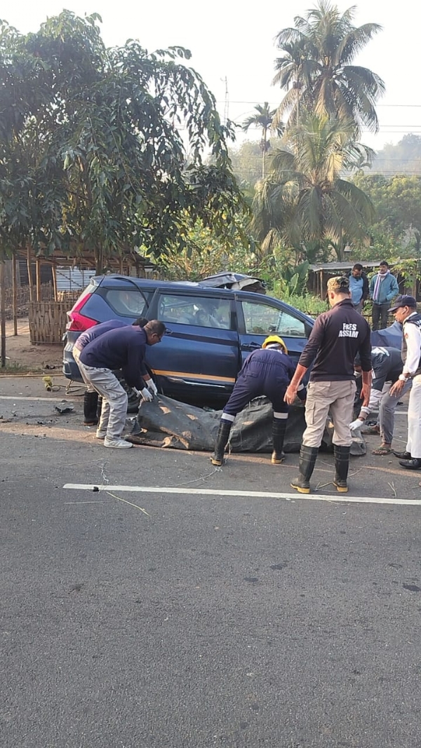 ডিমৰীয়াৰ তেতেলীয়াত শোকাৱহ পথ দুৰ্ঘটনা। ডিমৰীয়াৰ তেতেলীয়াত শোকাৱহ পথ দুৰ্ঘটনা।