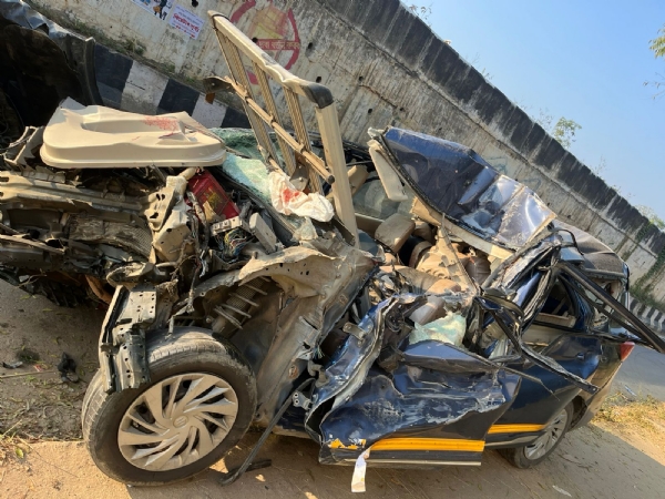 ডিমৰীয়াৰ তেতেলীয়াত শোকাৱহ পথ দুৰ্ঘটনা। ডিমৰীয়াৰ তেতেলীয়াত শোকাৱহ পথ দুৰ্ঘটনা।