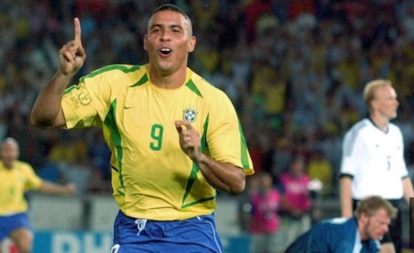 ब्राज़ील के महान फुटबॉलर रोनाल्डो ब्राज़ील के महान फुटबॉलर रोनाल्डो