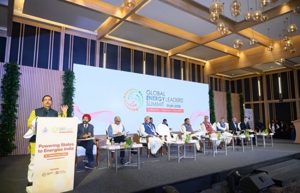 कार्यक्रम को संबोधित करते हुए नवीन एवं नवीकरणीय ऊर्जा मंत्री प्रल्हाद जोशी