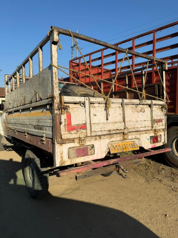 টীয়কৰ লাহদৈগড় আৰক্ষী চকীৰ অন্তৰ্গত ঢেকীয়াখোৱা বৰনামঘৰৰ গেটৰ সমীপত ভয়ানক দুৰ্ঘটনা। টীয়কৰ লাহদৈগড় আৰক্ষী চকীৰ অন্তৰ্গত ঢেকীয়াখোৱা বৰনামঘৰৰ গেটৰ সমীপত ভয়ানক দুৰ্ঘটনা।