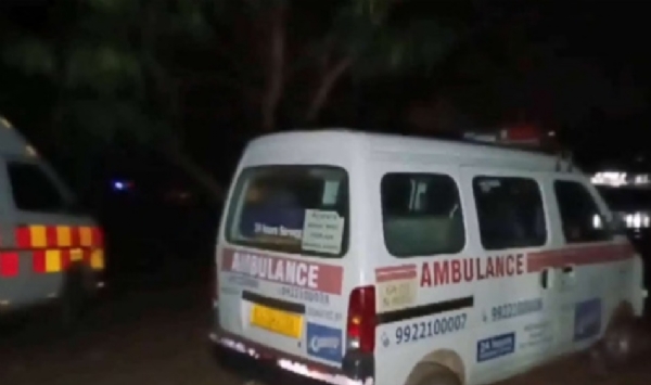 घटनास्थल पर खड़ी एंबुलेंस। घटनास्थल पर खड़ी एंबुलेंस।