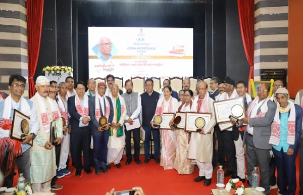 অসম চৰকাৰৰ উচ্চ শিক্ষা বিভাগৰ উদ্যোগত ২৮ গৰাকী সাহিত্যিকলৈ ২০২৫ বৰ্ষৰ সাহিত্যিক পেঞ্চন আৰু বঁটা প্ৰদান অসম চৰকাৰৰ উচ্চ শিক্ষা বিভাগৰ উদ্যোগত ২৮ গৰাকী সাহিত্যিকলৈ ২০২৫ বৰ্ষৰ সাহিত্যিক পেঞ্চন আৰু বঁটা প্ৰদান