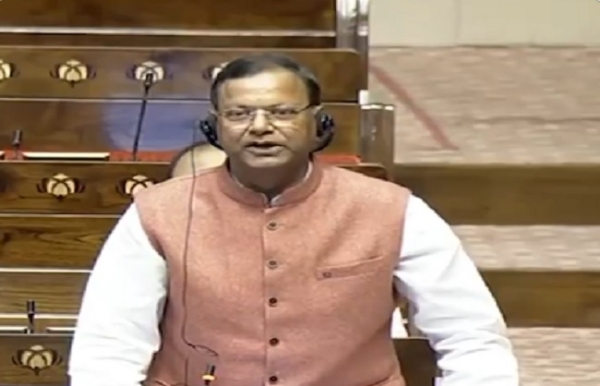 राज्यसभा में पूछे गए सवाल का जवाब देते पंकज चौधरी