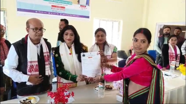 হাজো-শুৱালকুছিত PMAGYৰ অধীনৰ হিতাধীকাৰীক গৃহ অনুমোদন পত্র প্রদান হাজো-শুৱালকুছিত PMAGYৰ অধীনৰ হিতাধীকাৰীক গৃহ অনুমোদন পত্র প্রদান