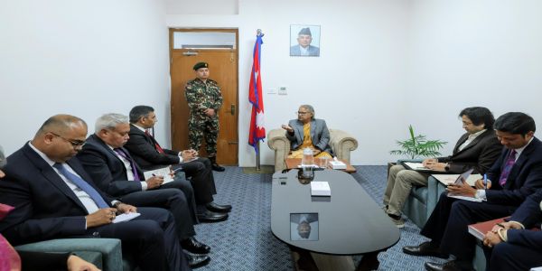 নেপাল ভ্ৰমণলৈ অহা ভাৰতৰ বৈদেশিক পৰিক্ৰমা মন্ত্ৰালয়ৰ অতিৰিক্ত সচিবৰ প্ৰধানমন্ত্ৰীকে ধৰি কেইবাজনো মন্ত্ৰীক সাক্ষাৎ