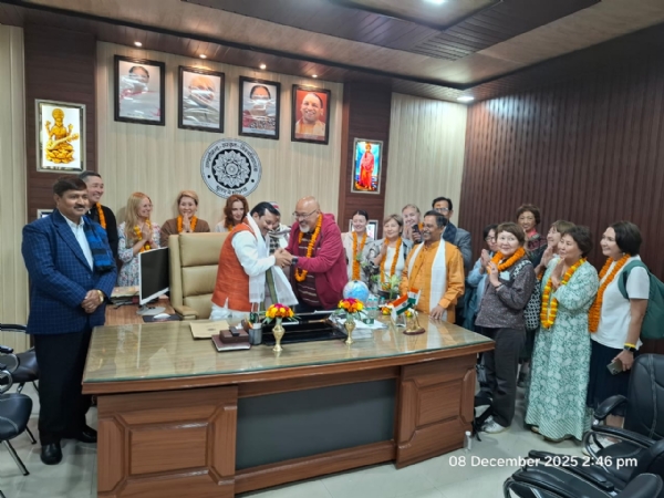 रूसी दल संपूर्णानंद संस्कृत विश्वविद्यालय में