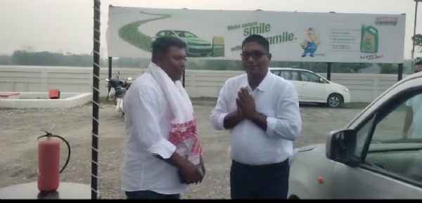 দৰঙত পেট্ৰল পাম কৰ্তৃপক্ষৰ ব্যতিক্ৰমী প্ৰয়াস পহিলা বহাগত গ্ৰাহকক পিন্ধালে বিহুৱান