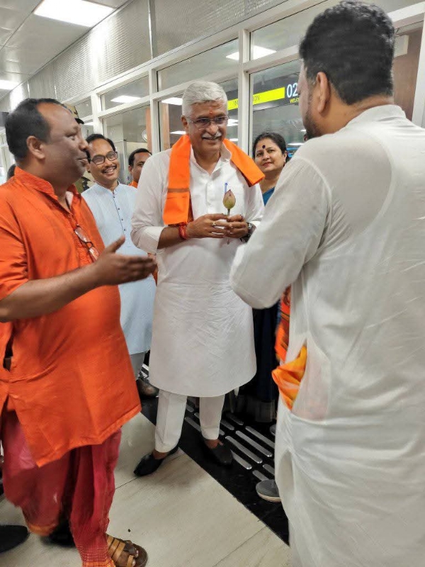 सिलीगुड़ी में आयोजित रामायण महोत्सव में भाग लेने पहुंचे केंद्रीय मंत्री गजेंद्र सिंह शेखावत
